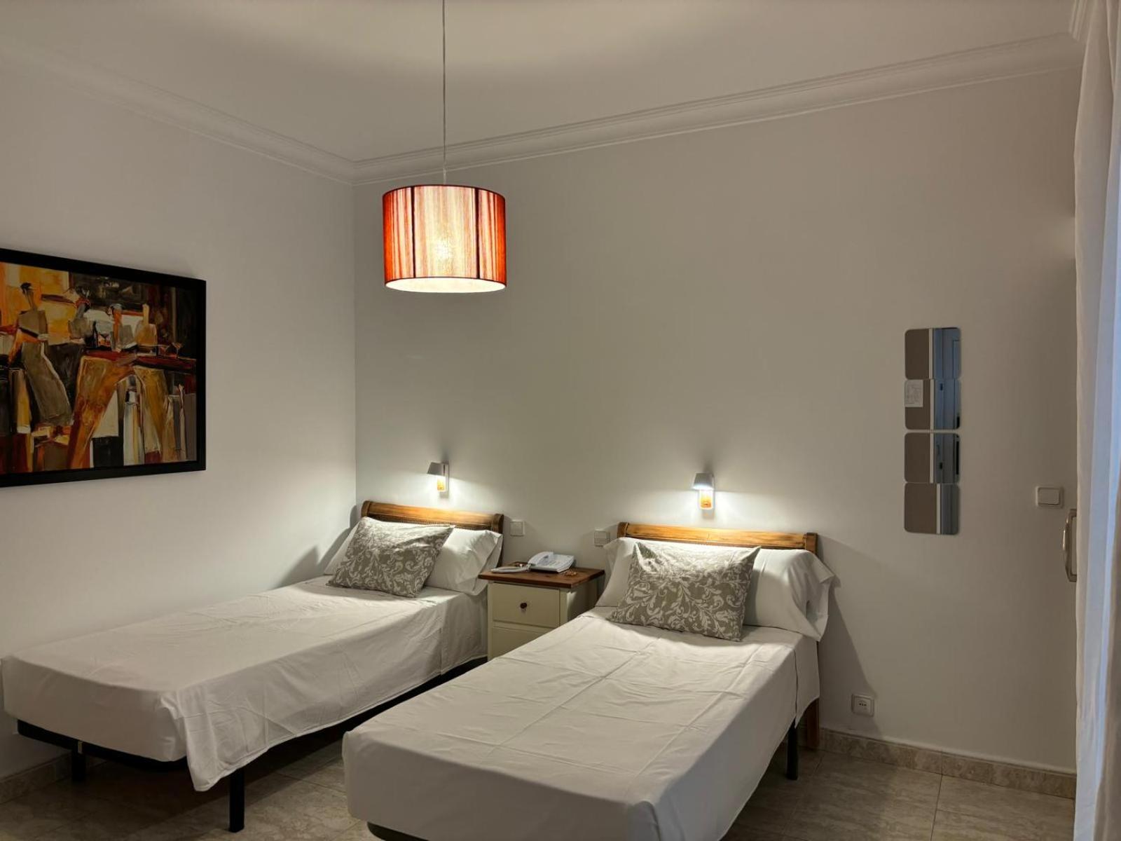 Hostal Barrera Madrid Extérieur photo