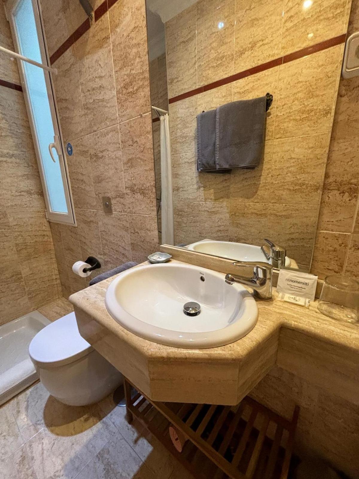 Hostal Barrera Madrid Extérieur photo