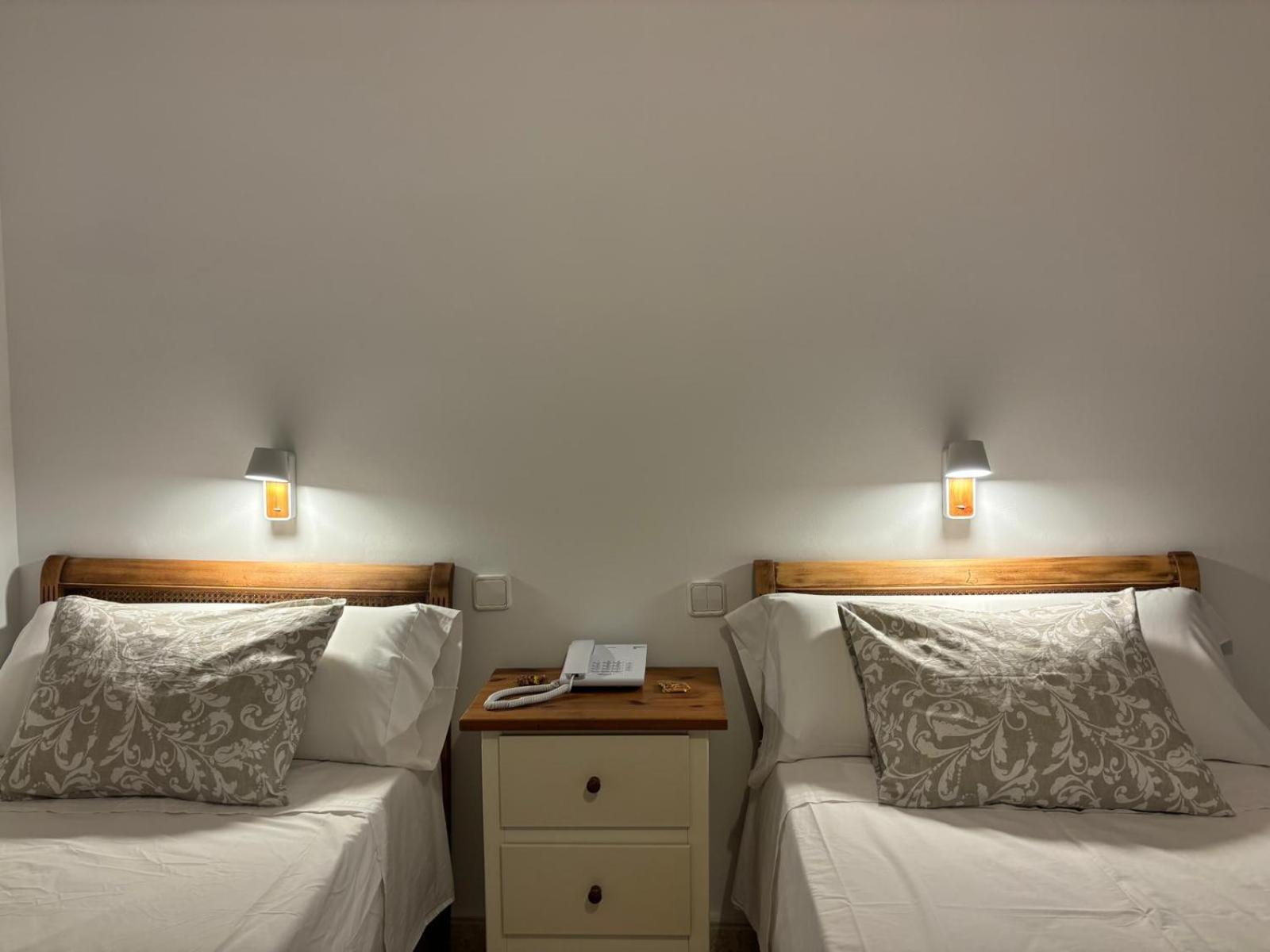 Hostal Barrera Madrid Extérieur photo