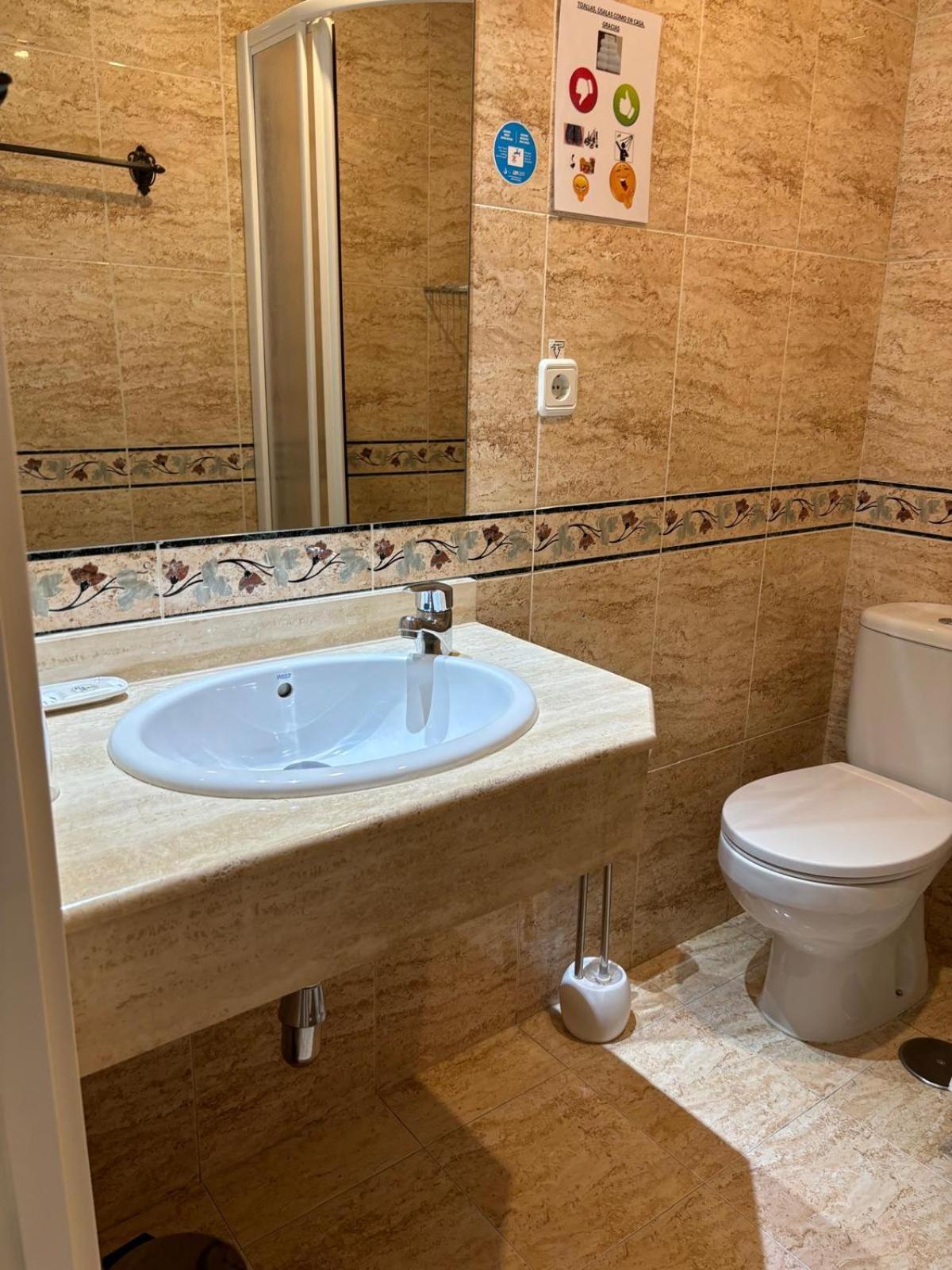 Hostal Barrera Madrid Extérieur photo