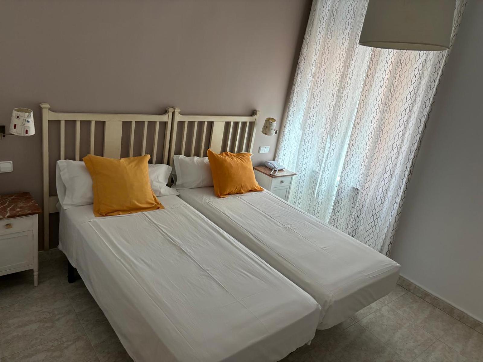 Hostal Barrera Madrid Extérieur photo
