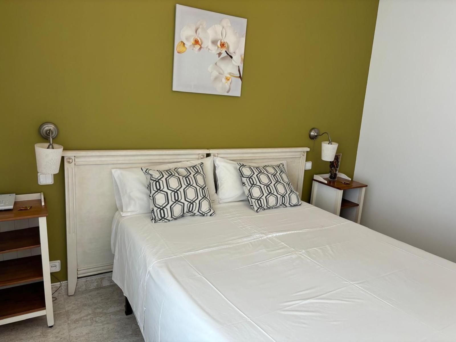 Hostal Barrera Madrid Extérieur photo