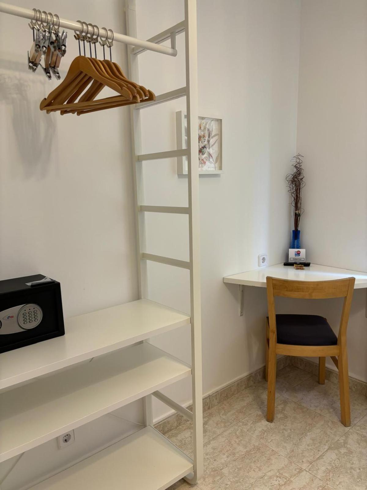 Hostal Barrera Madrid Extérieur photo